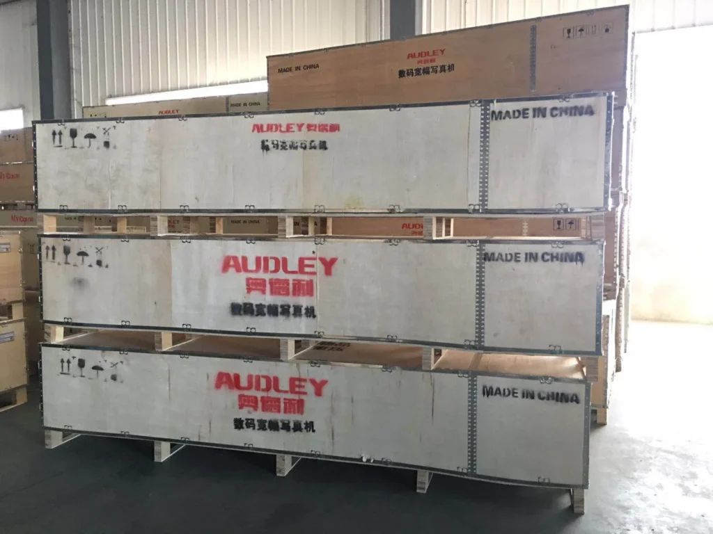 Caisses de transport en bois des imprimantes Audley prêtes à l’expédition