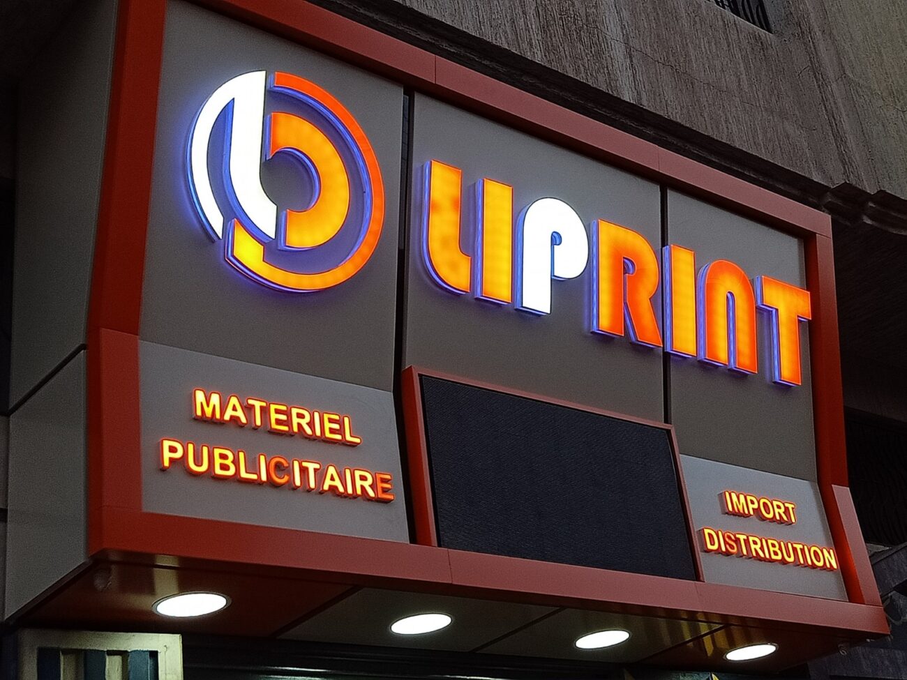 Enseigne lumineuse de la boutique Liprint spécialisée en matériel publicitaire