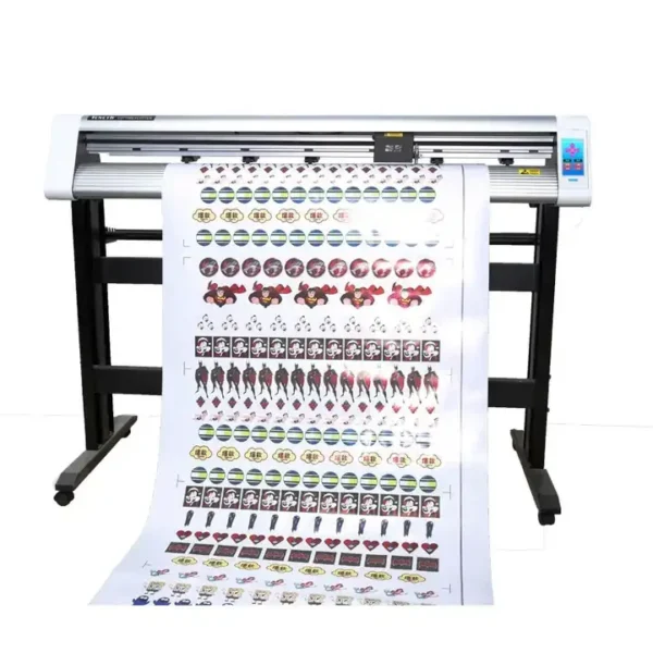Machine de Découpe TN59A-CDD en fonctionnement, découpe de stickers avec précision.