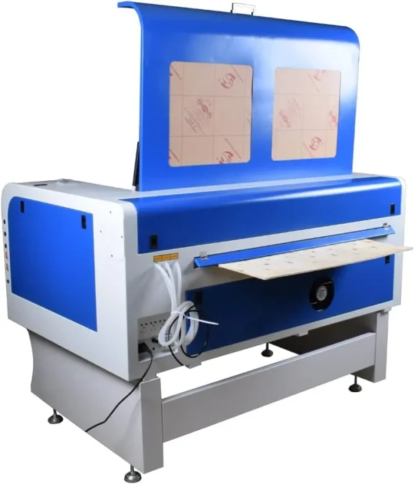 Machine de découpe et gravure laser CO₂ 90x60 cm 80W en fonctionnemen