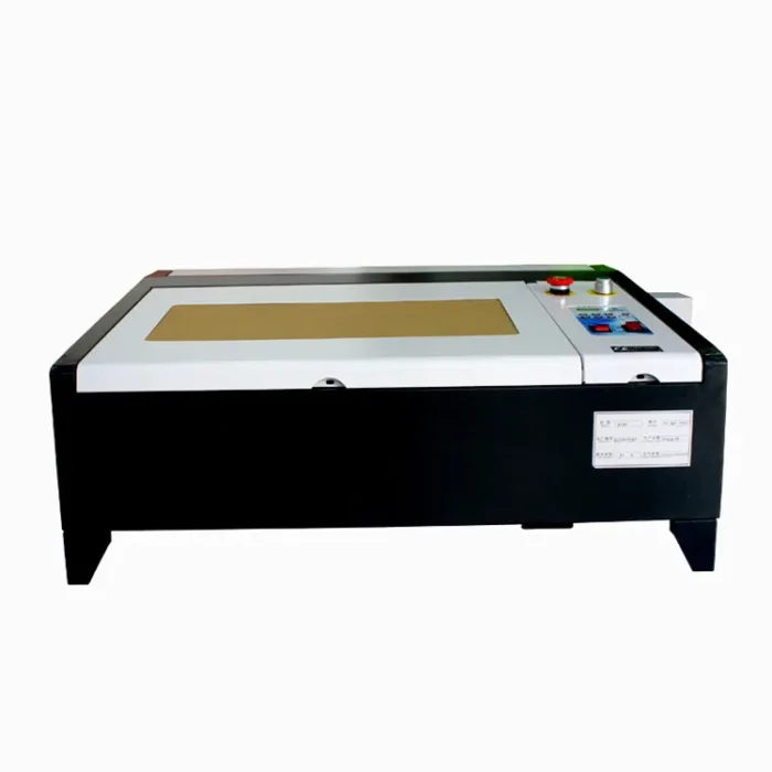 Vue latérale de la machine laser CO₂ YQ-L4040 50W avec zone de travail et panneau de contrôle